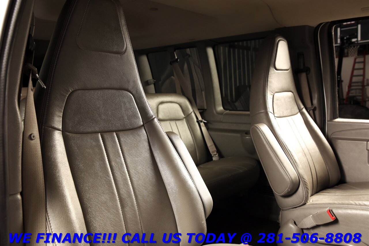 2017 Chevrolet Express 2017 3500 LS 15-PASS AUTO CRUISE A/C PWR 15K MLS! - Photo 16 - Houston, TX 77031