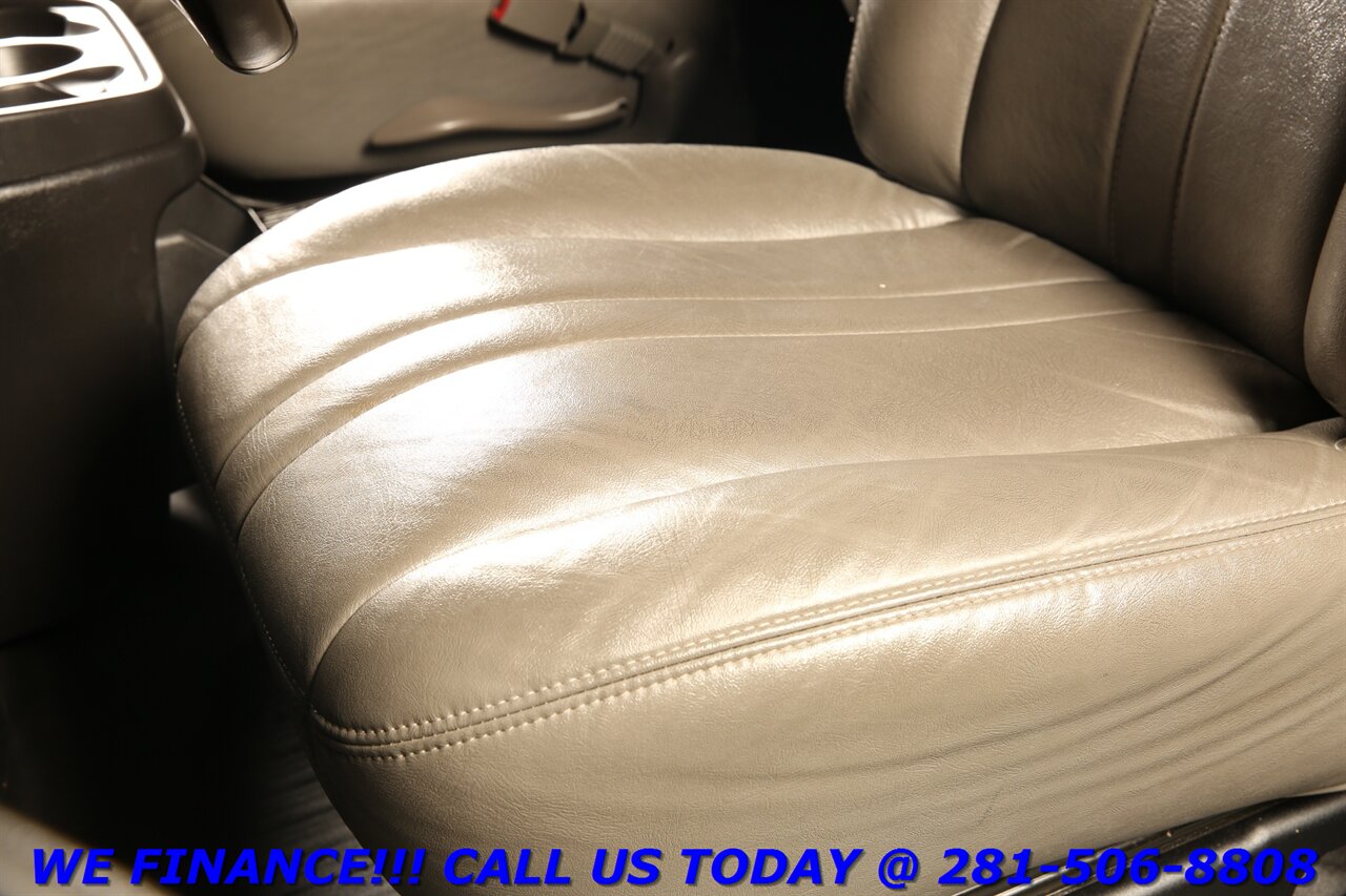 2017 Chevrolet Express 2017 3500 LS 15-PASS AUTO CRUISE A/C PWR 15K MLS! - Photo 10 - Houston, TX 77031