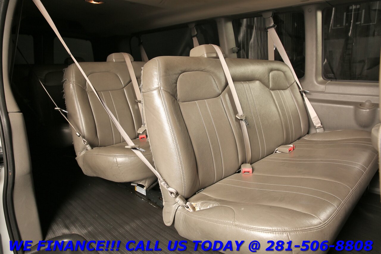 2017 Chevrolet Express 2017 3500 LS 15-PASS AUTO CRUISE A/C PWR 15K MLS! - Photo 18 - Houston, TX 77031