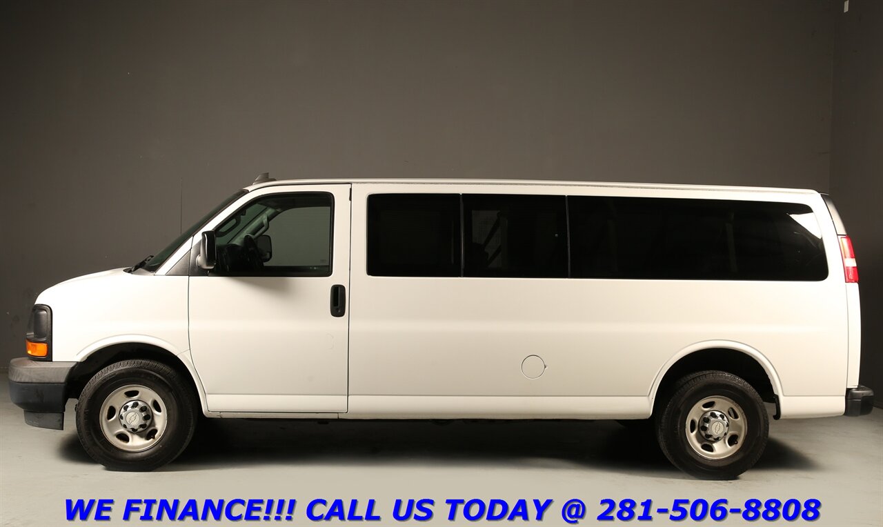 2017 Chevrolet Express 2017 3500 LS 15-PASS AUTO CRUISE A/C PWR 15K MLS! - Photo 4 - Houston, TX 77031