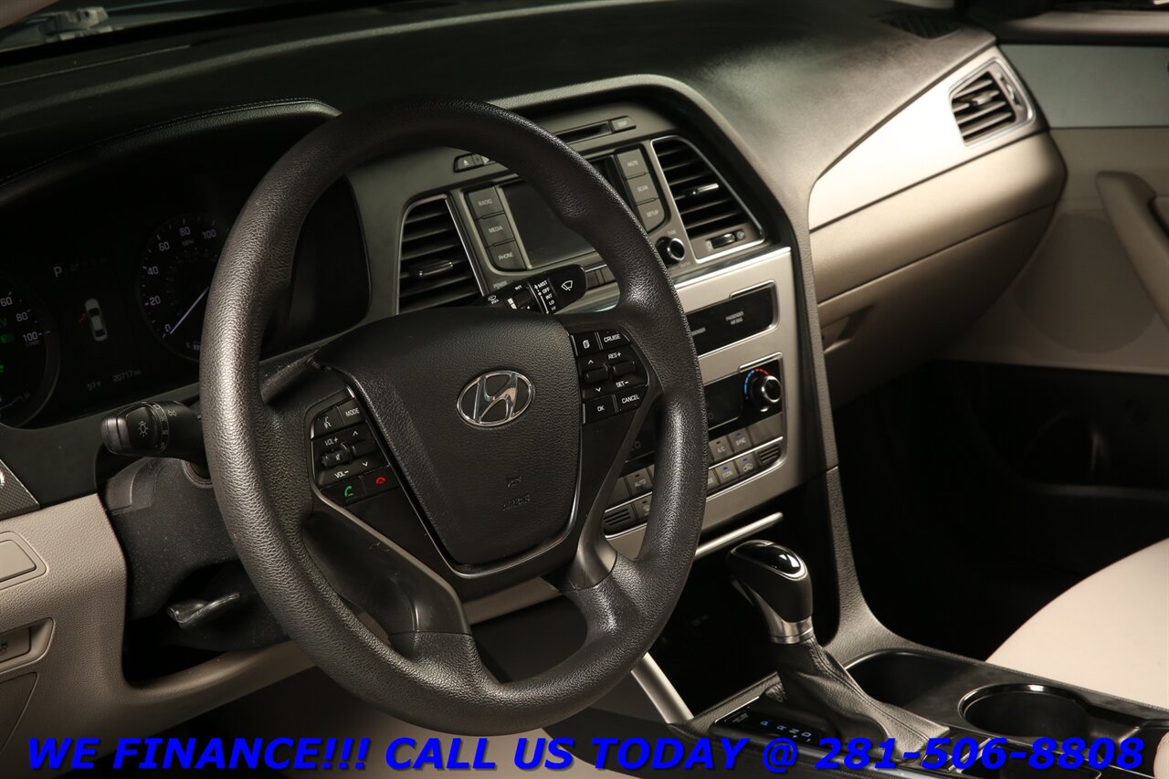 2016 Hyundai Sonata Hybrid 2016 SE HYBRID 40+ MPG CAMERA KEYGO BTOOTH 20K MLS   - Photo 11 - Houston, TX 77031