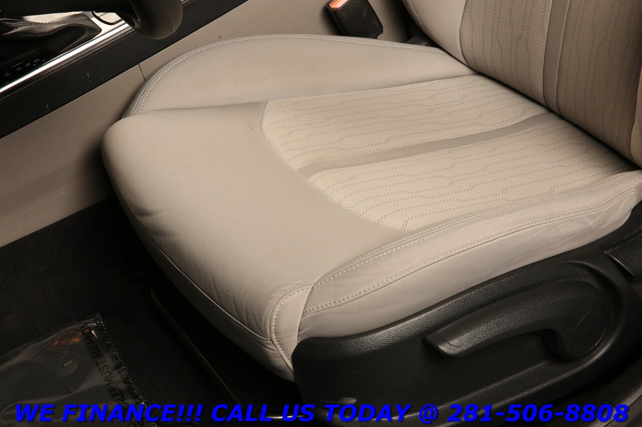 2016 Hyundai Sonata Hybrid 2016 SE HYBRID 40+ MPG CAMERA KEYGO BTOOTH 20K MLS   - Photo 13 - Houston, TX 77031