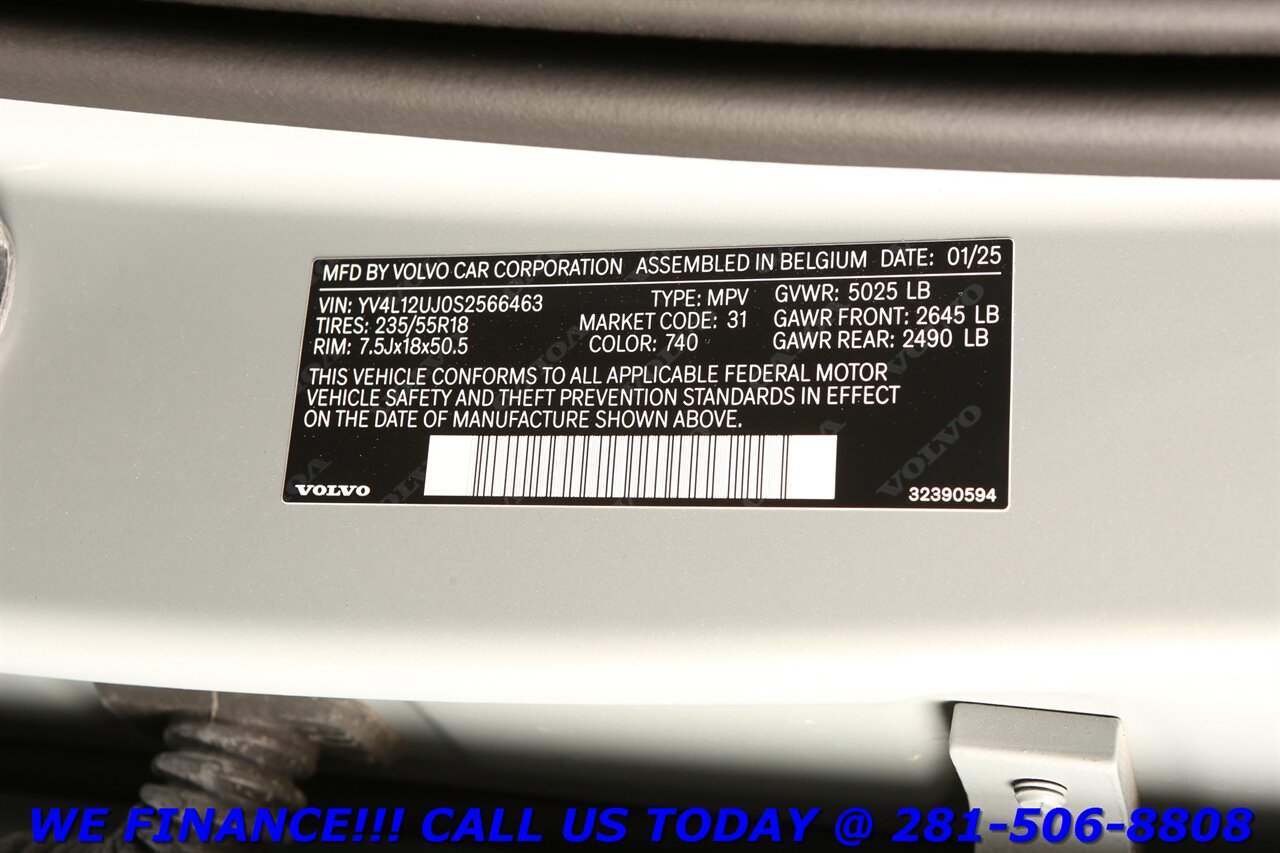 2025 Volvo XC40 2025 B5 Bright Theme AWD NAV PANO CAPLY CLIMATE PK   - Photo 29 - Houston, TX 77031