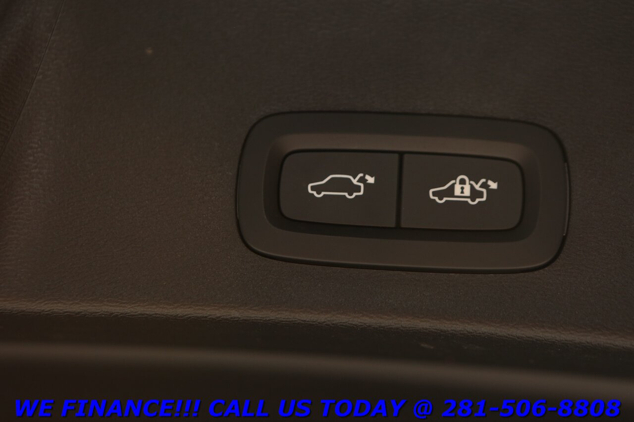2025 Volvo XC40 2025 B5 Bright Theme AWD NAV PANO CAPLY CLIMATE PK   - Photo 28 - Houston, TX 77031