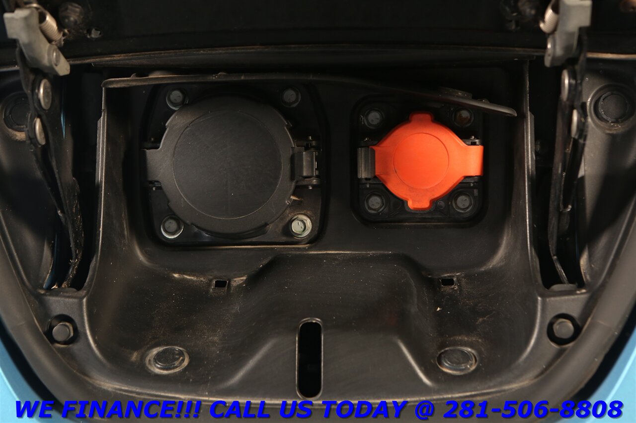 2012 Nissan LEAF 2012 SL NAV QUICK CHARGE CAM KEYGO 68K MLS IRS RE - Photo 4 - Houston, TX 77031