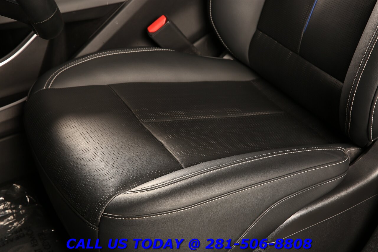 2024 Cadillac LYRIQ 2024 Luxury 500HP AWD NAV PANO ADAPTCRUISE 33K Mi - Photo 14 - Houston, TX 77031