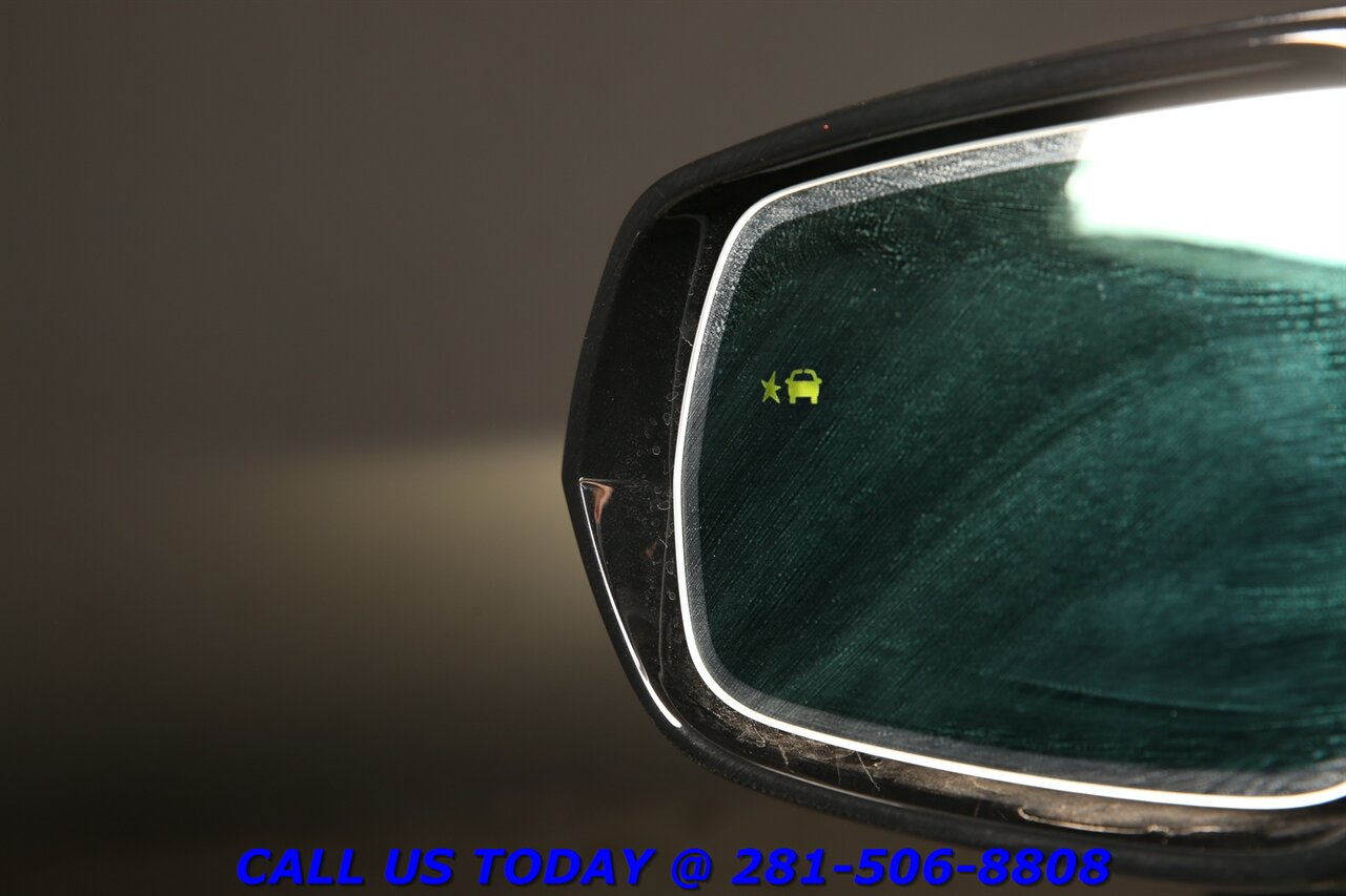 2024 Cadillac LYRIQ 2024 Luxury 500HP AWD NAV PANO ADAPTCRUISE 33K Mi - Photo 34 - Houston, TX 77031