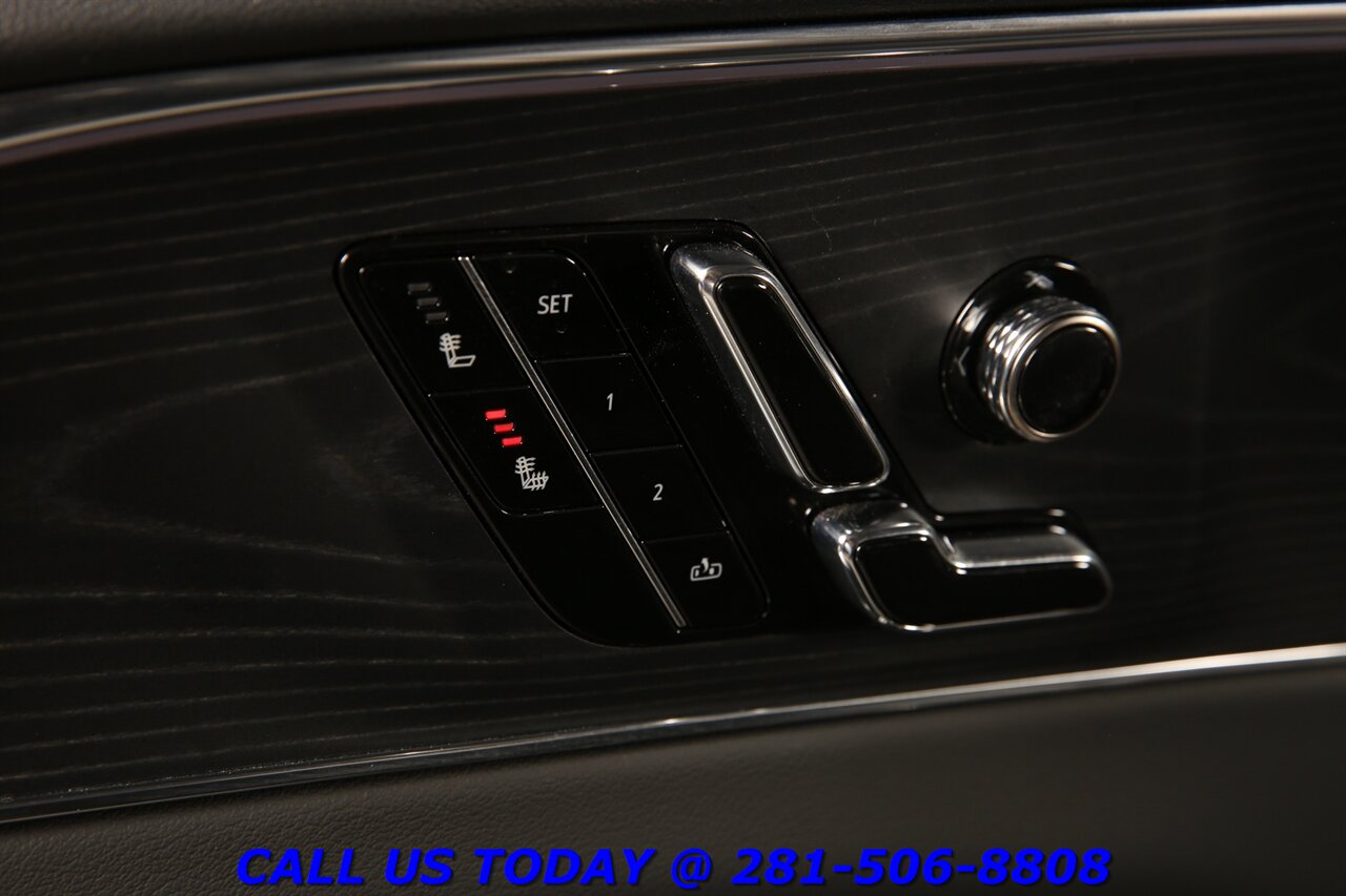 2024 Cadillac LYRIQ 2024 Luxury 500HP AWD NAV PANO ADAPTCRUISE 33K Mi - Photo 10 - Houston, TX 77031