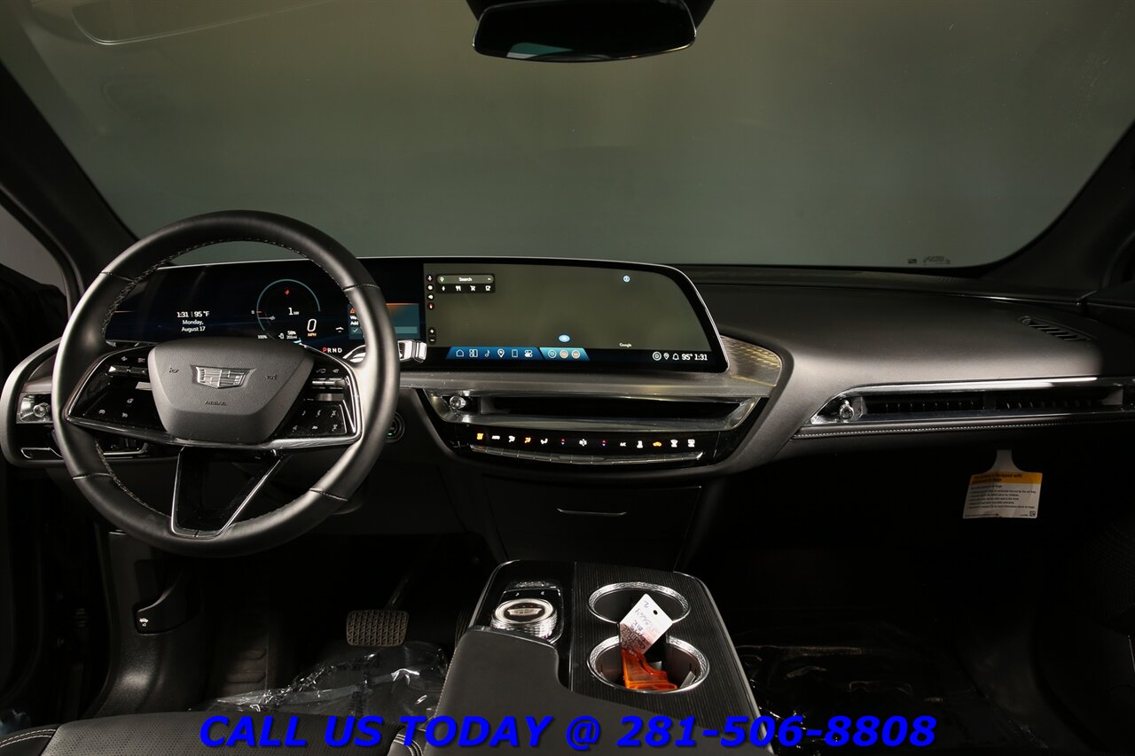 2024 Cadillac LYRIQ 2024 Luxury 500HP AWD NAV PANO ADAPTCRUISE 33K Mi - Photo 3 - Houston, TX 77031