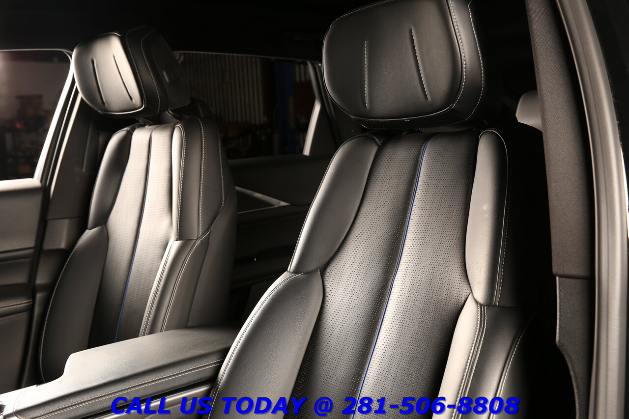2024 Cadillac LYRIQ 2024 Luxury 500HP AWD NAV PANO ADAPTCRUISE 33K Mi - Photo 13 - Houston, TX 77031