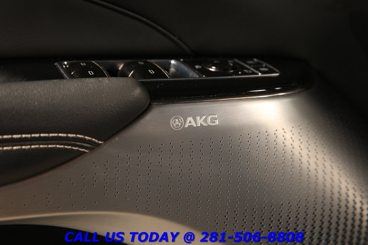 2024 Cadillac LYRIQ 2024 Luxury 500HP AWD NAV PANO ADAPTCRUISE 33K Mi - Photo 9 - Houston, TX 77031
