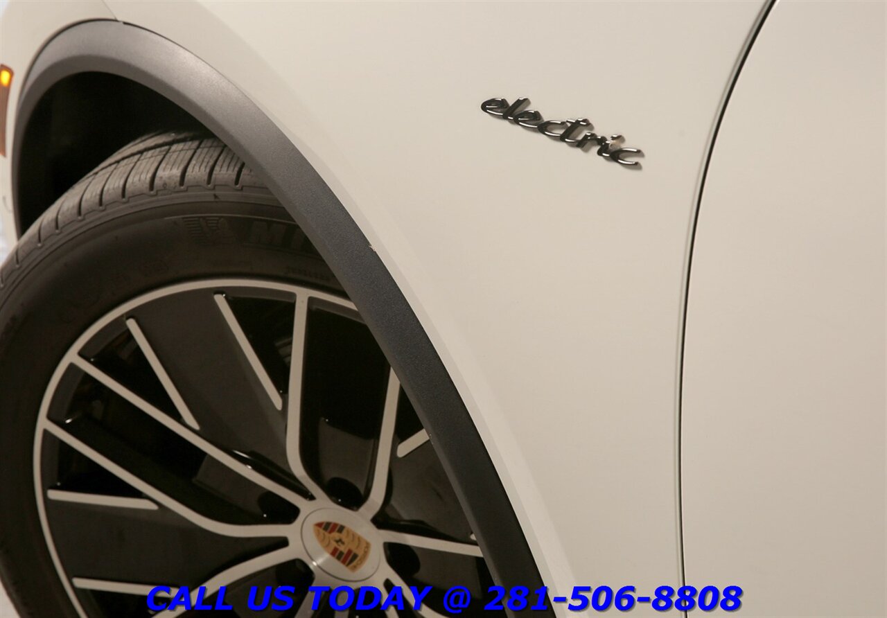 2025 Porsche Macan 2025 4 Electric AWD NAV PANO CHRONO BO ADAPT 3K Mi - Photo 26 - Houston, TX 77031