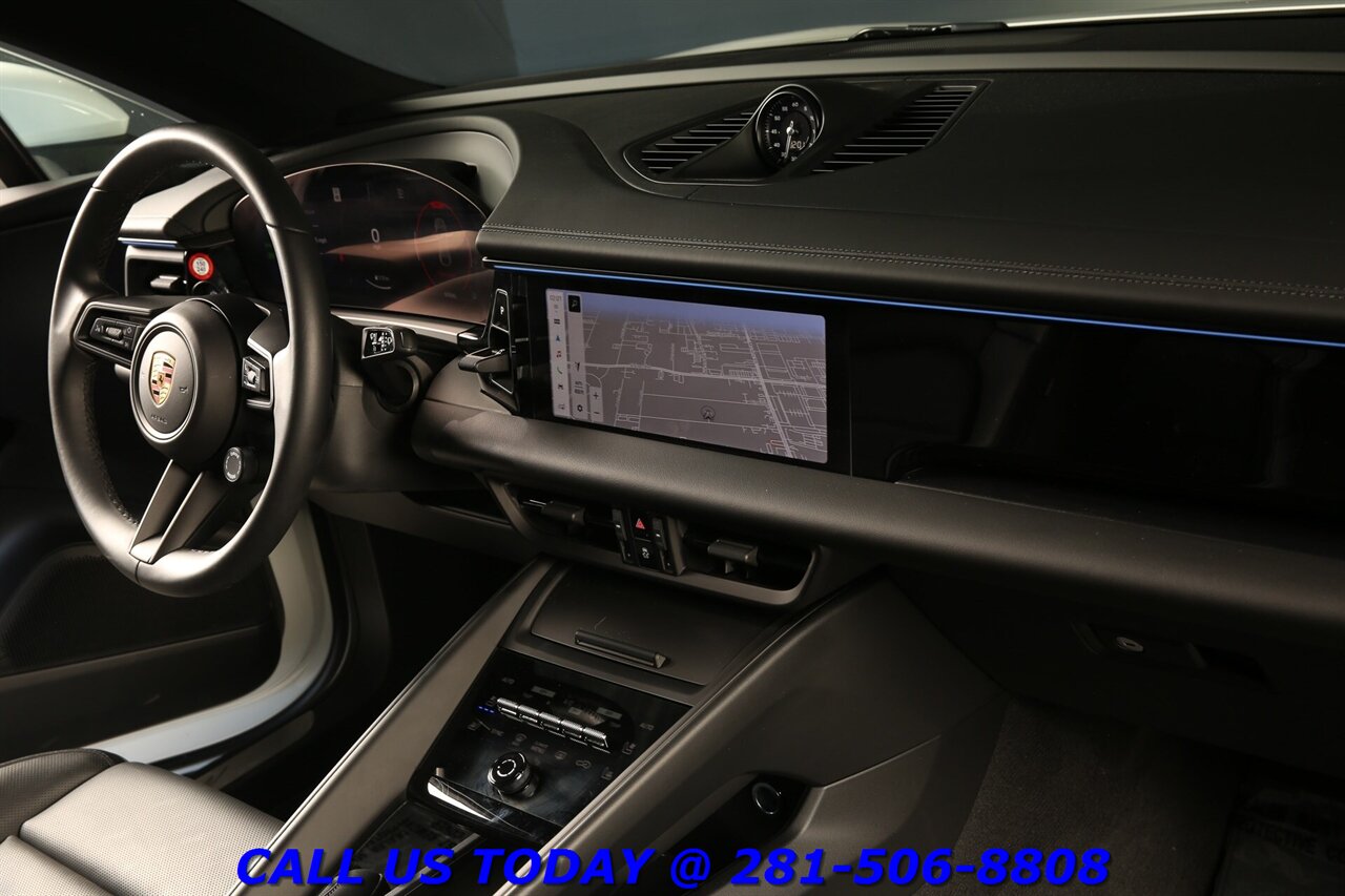 2025 Porsche Macan 2025 4 Electric AWD NAV PANO CHRONO BO ADAPT 3K Mi - Photo 20 - Houston, TX 77031