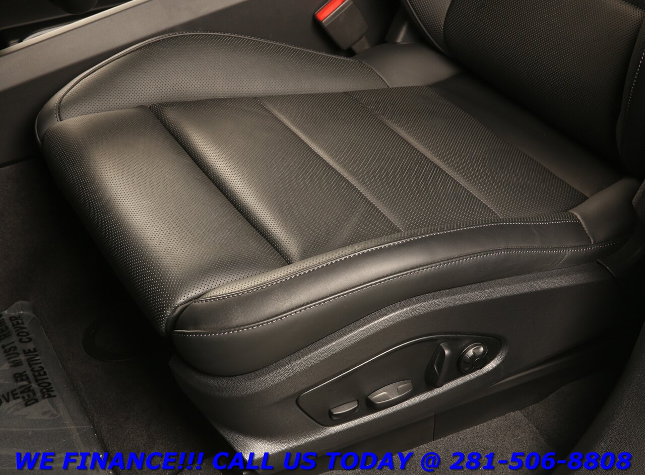 2025 Porsche Macan 2025 4 Electric AWD NAV PANO CHRONO BO ADAPT 3K Mi - Photo 12 - Houston, TX 77031