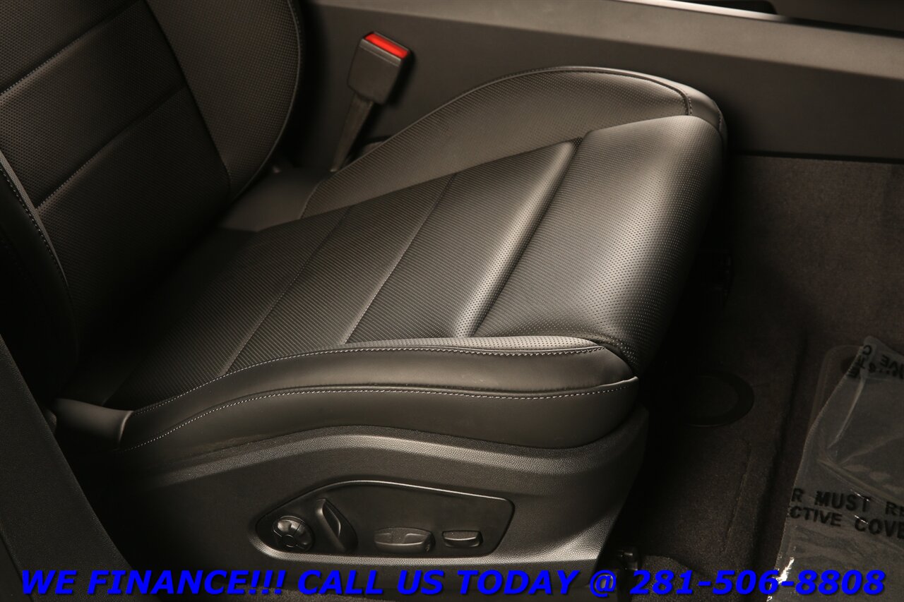 2025 Porsche Macan 2025 4 Electric AWD NAV PANO CHRONO BO ADAPT 3K Mi - Photo 22 - Houston, TX 77031