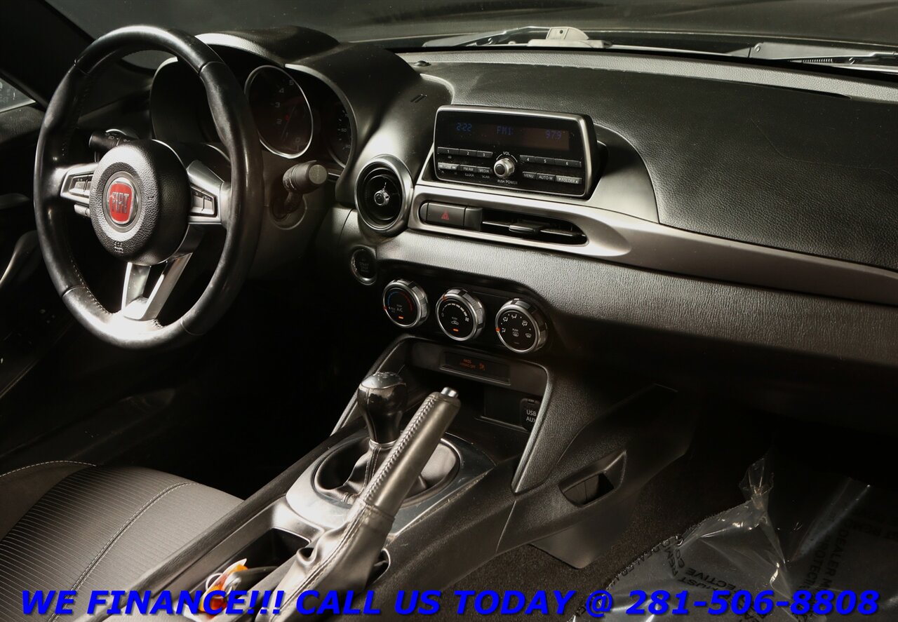 2017 FIAT 124 Spider 2017 Classica CONVERTIBLE MANUAL 6-SPEED 76K MLS   - Photo 17 - Houston, TX 77031