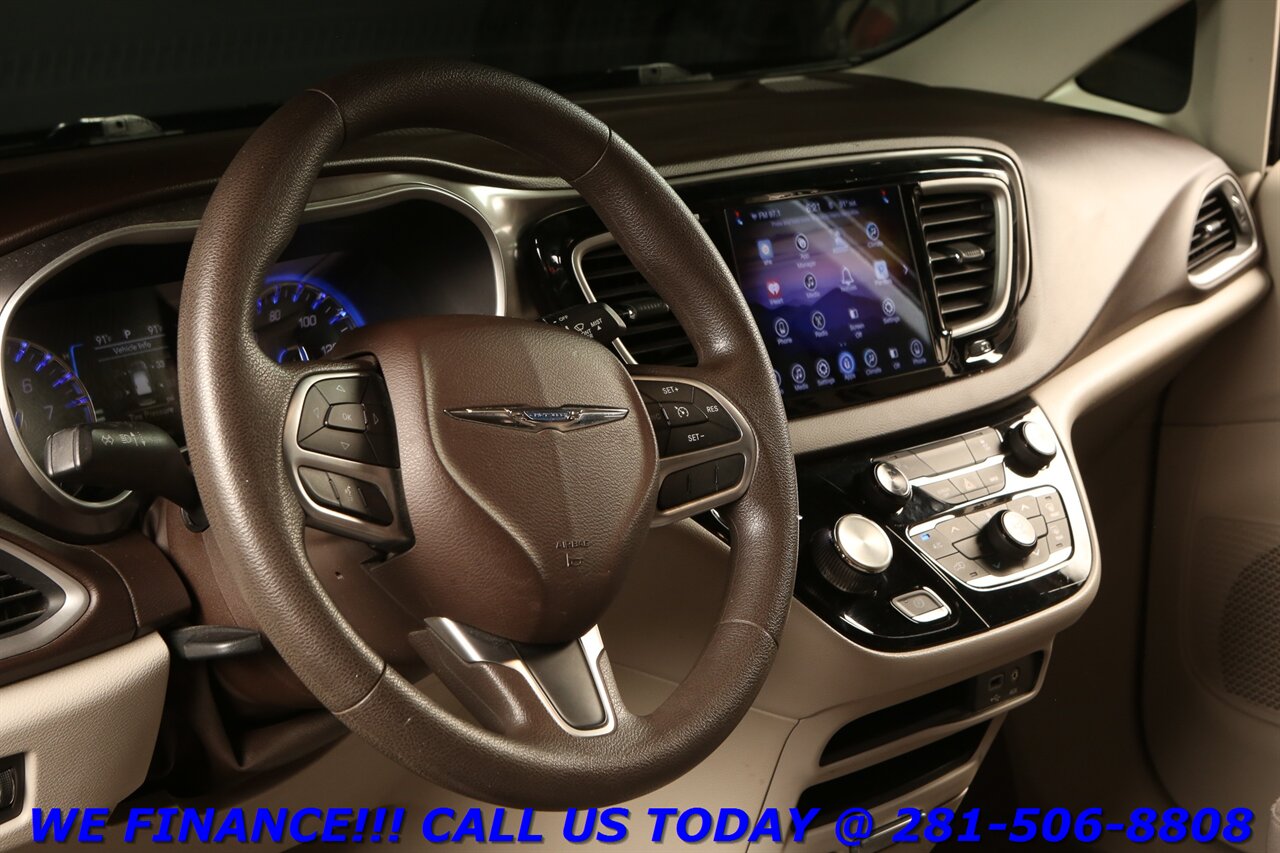 2017 Chrysler Pacifica 2017 Touring BLIND 8PASS CAMERA KEYLESS 76K MLS   - Photo 10 - Houston, TX 77031