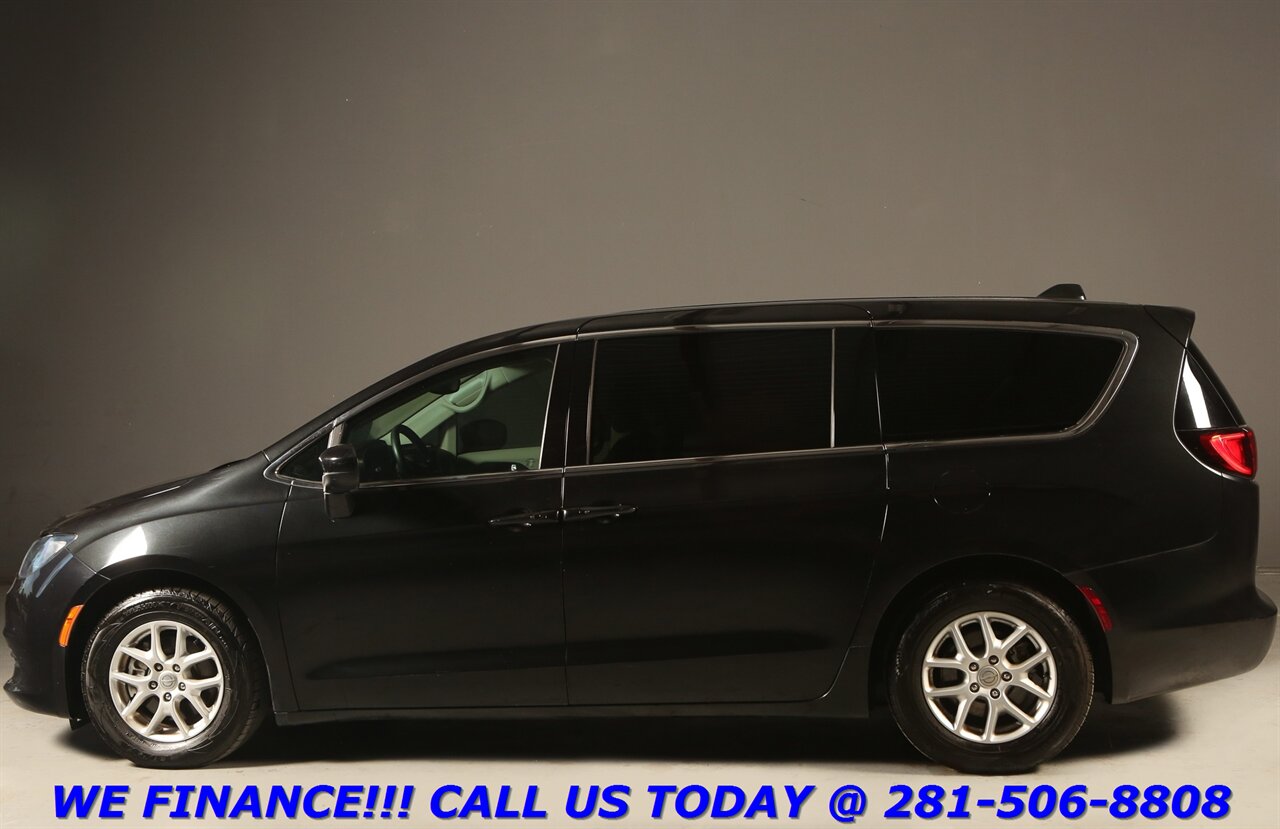 2017 Chrysler Pacifica 2017 Touring BLIND 8PASS CAMERA KEYLESS 76K MLS   - Photo 4 - Houston, TX 77031