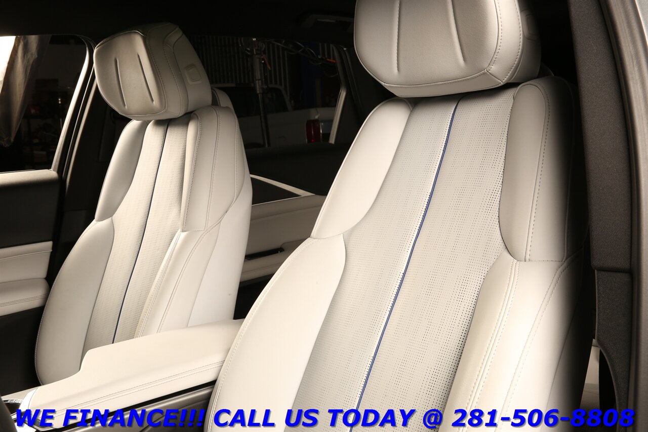 2024 Cadillac LYRIQ 2024 Luxury NAV HUD ADAPT CRUISE PANOROOF 19K MLS   - Photo 13 - Houston, TX 77031