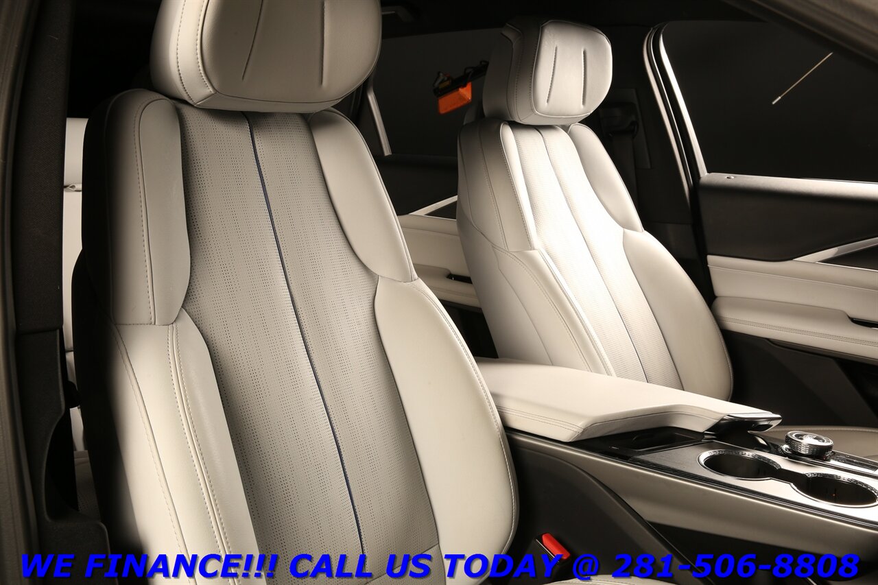 2024 Cadillac LYRIQ 2024 Luxury NAV HUD ADAPT CRUISE PANOROOF 19K MLS   - Photo 21 - Houston, TX 77031