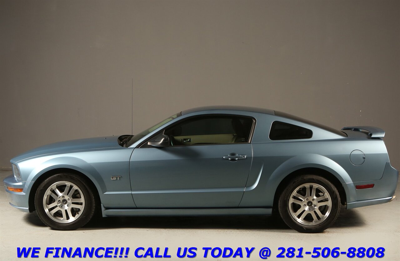 2005 Ford FORD MUSTANG GT DELUXE 5-SPEED MANUAL V8 LEATHER PWR SEAT   - Photo 3 - Houston, TX 77031