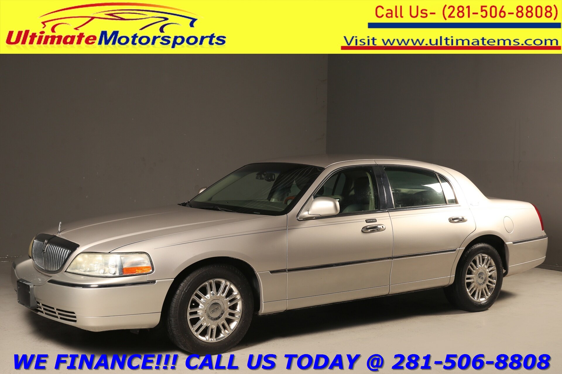 2011 Lincoln Town Car's photo