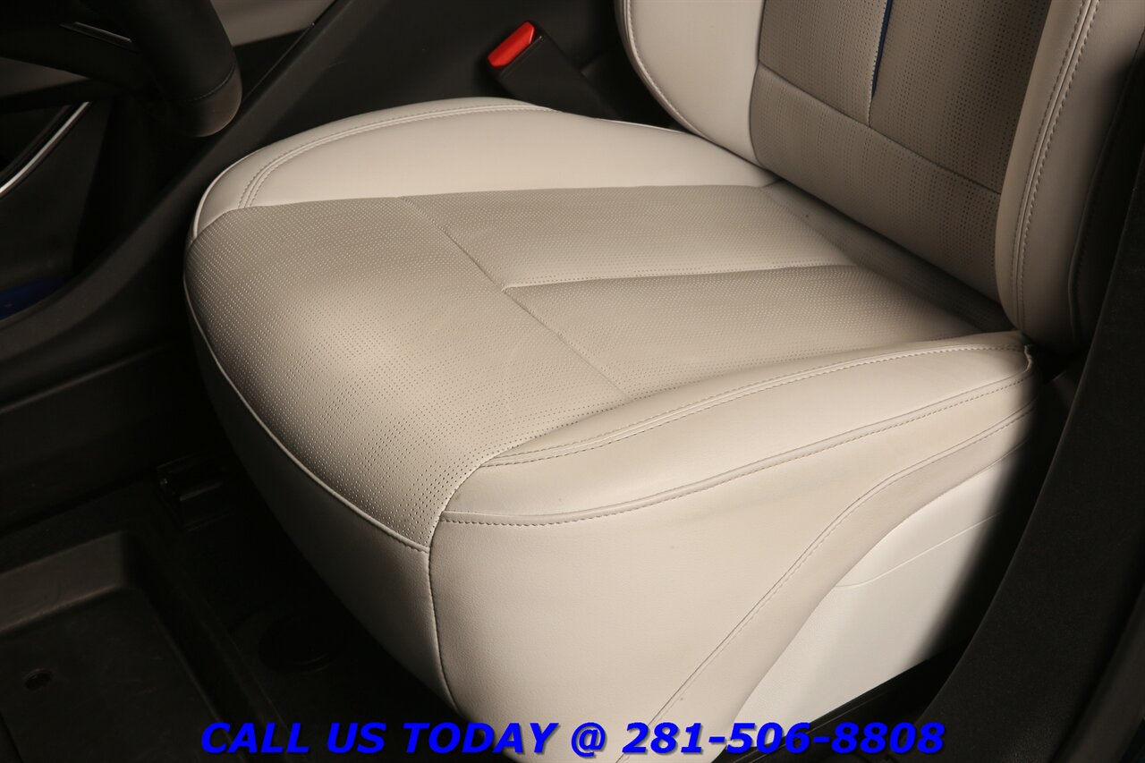 2024 Cadillac LYRIQ 2024 Luxury AWD NAV PANO ADAPTDRIVE CARPLAY 24K Mi - Photo 14 - Houston, TX 77031