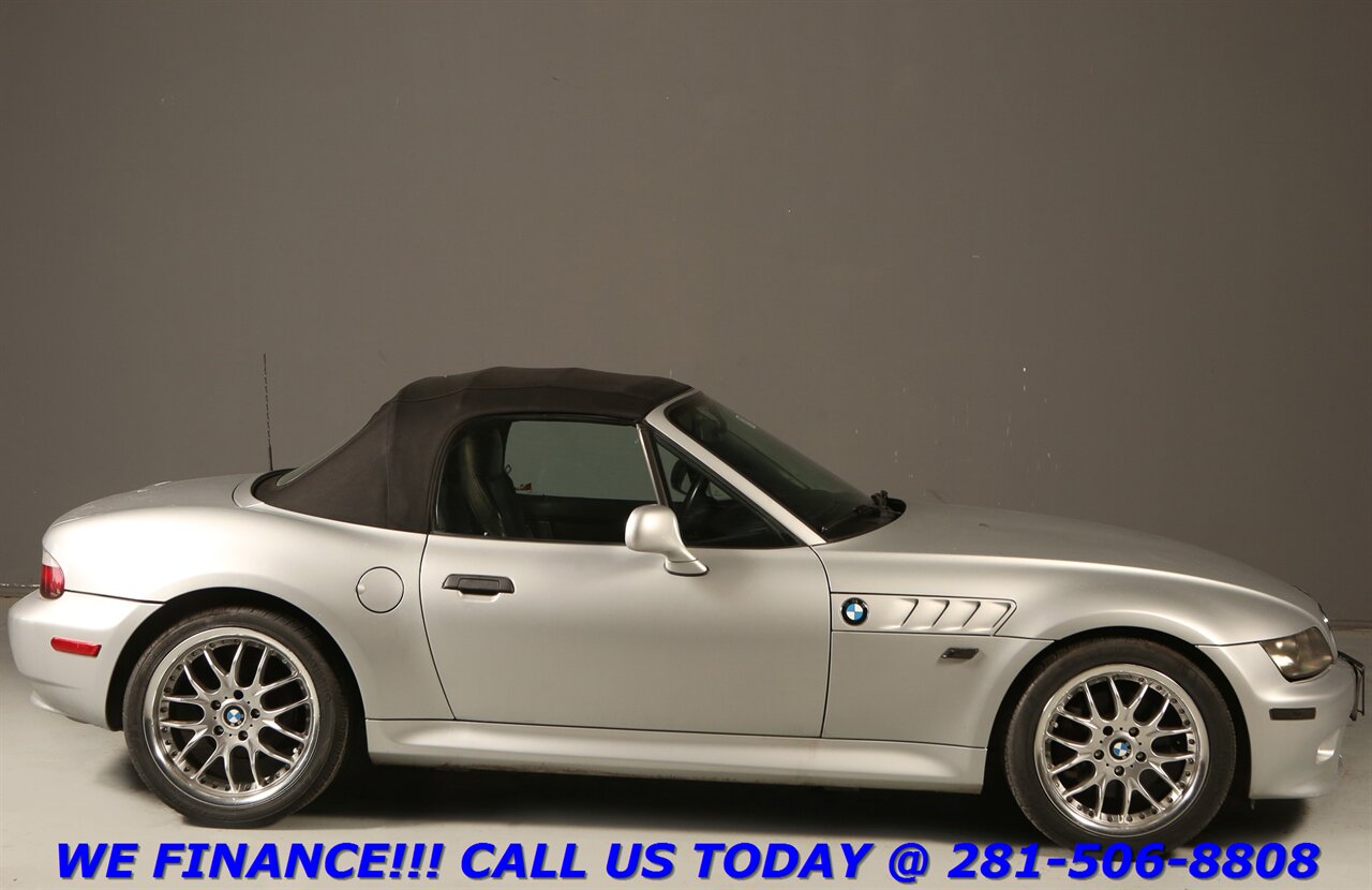 2002 BMW Z3 2002 CONVERTIBLE MANUAL 5-SPEED HEATSEAT 17 "ALLOYS   - Photo 10 - Houston, TX 77031