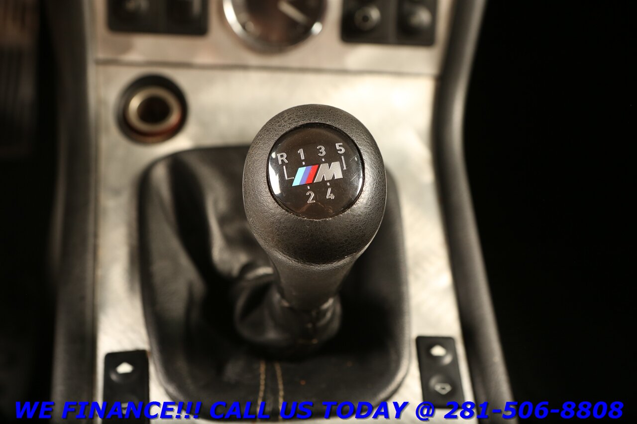 2002 BMW Z3 2002 CONVERTIBLE MANUAL 5-SPEED HEATSEAT 17 "ALLOYS   - Photo 23 - Houston, TX 77031