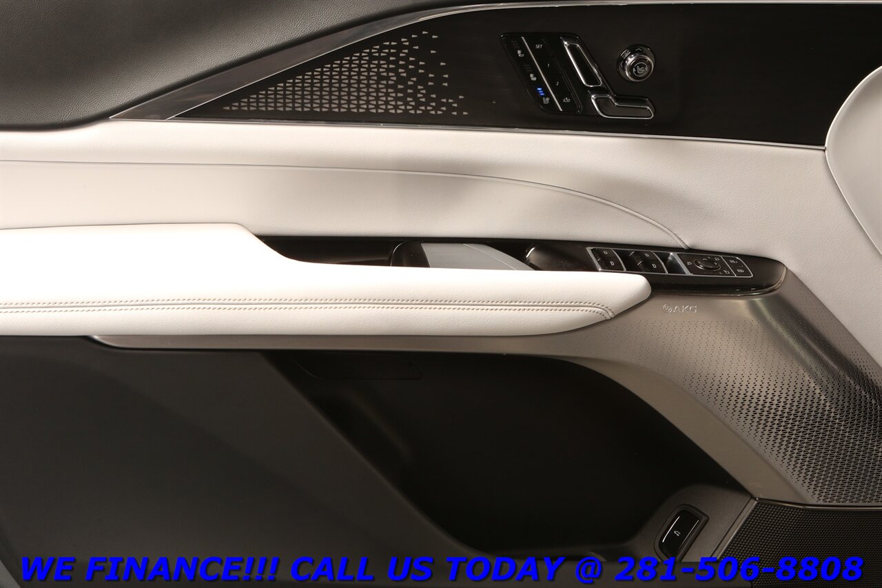 2023 Cadillac LYRIQ 2023 Luxury NAV PANO ADAPT CRUISE BLIND 22K MLS - Photo 9 - Houston, TX 77031