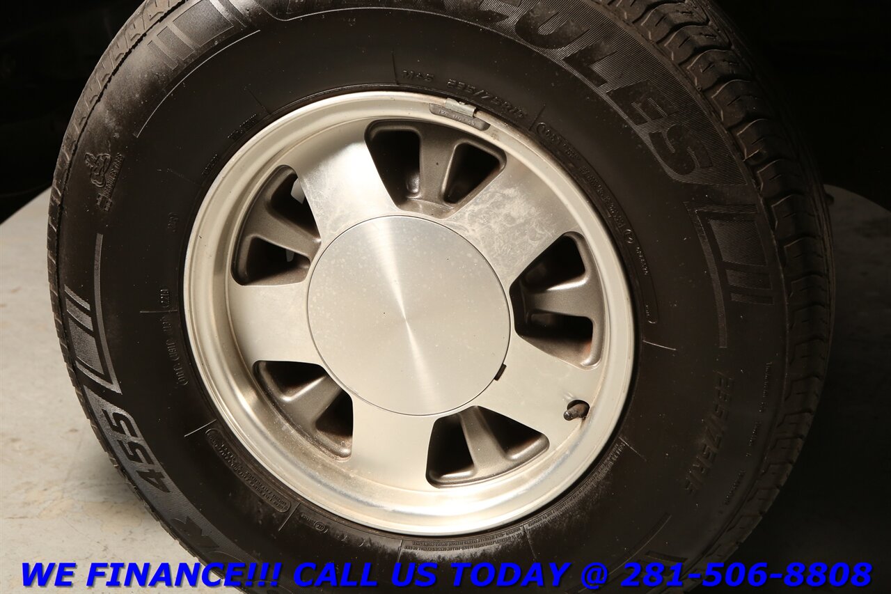1999 Chevrolet CHEVROLET TAHOE LS 64K SUPER LOW MILES RARE 5.7L V8 - Photo 24 - Houston, TX 77031