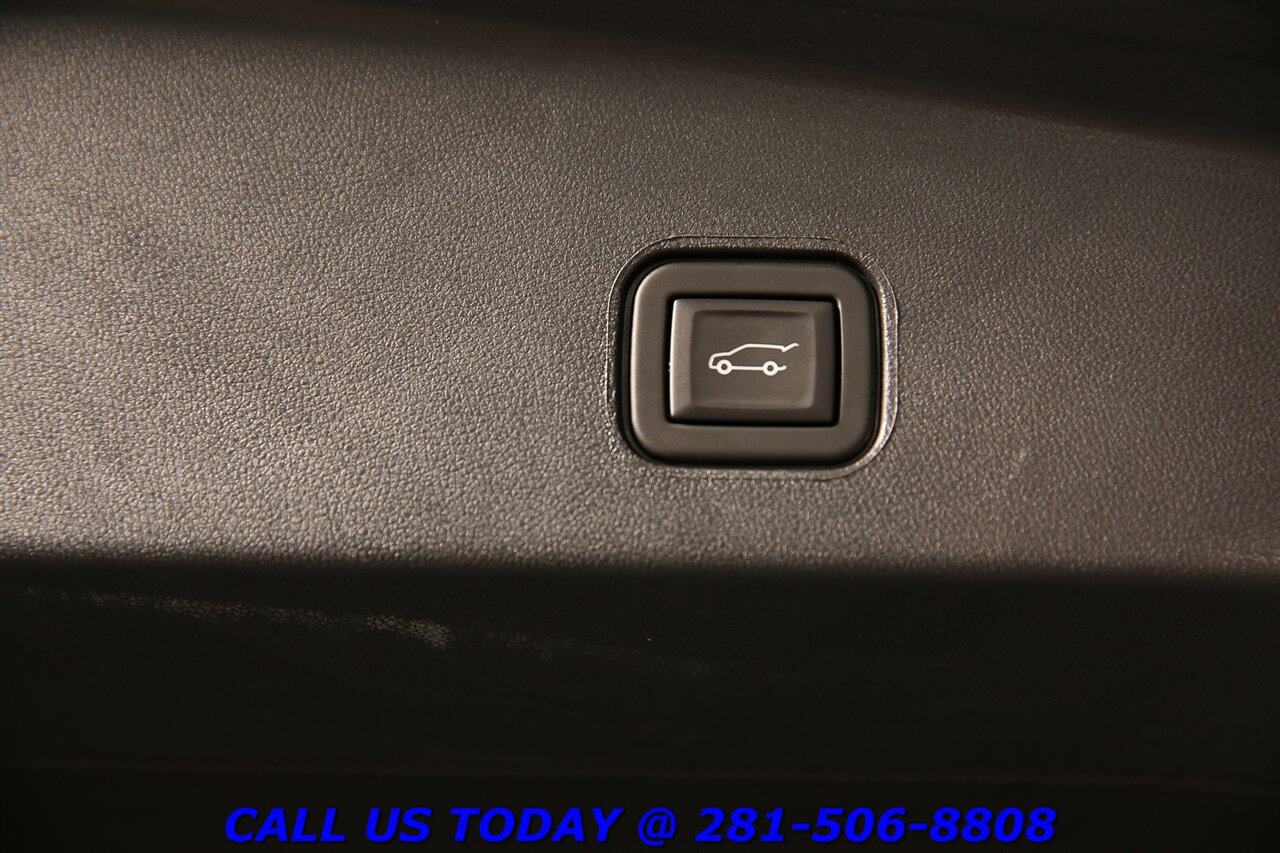 2024 Cadillac LYRIQ 2024 Tech CARPLAY PANO ADAPTcruise 18K Mi - Photo 28 - Houston, TX 77031
