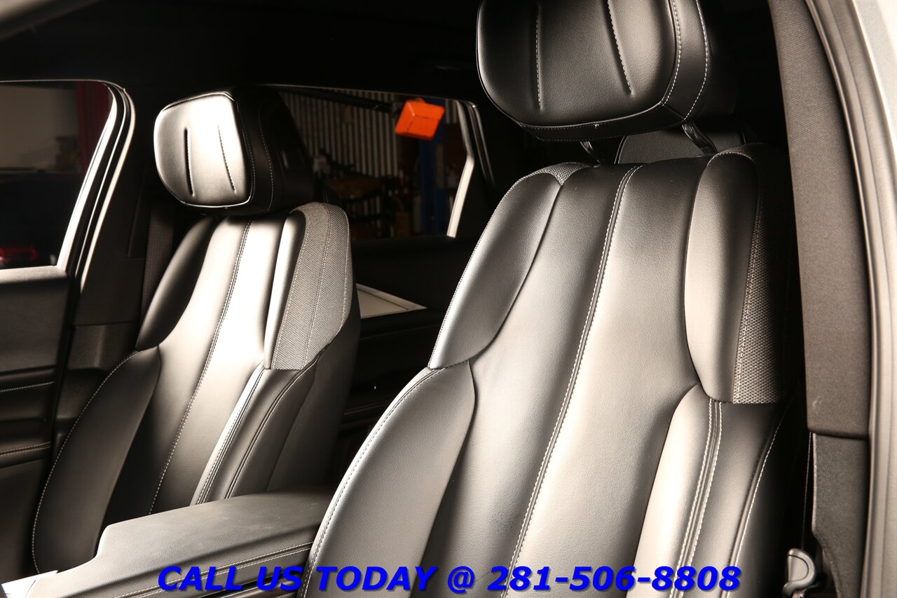 2024 Cadillac LYRIQ 2024 Tech CARPLAY PANO ADAPTcruise 18K Mi - Photo 12 - Houston, TX 77031