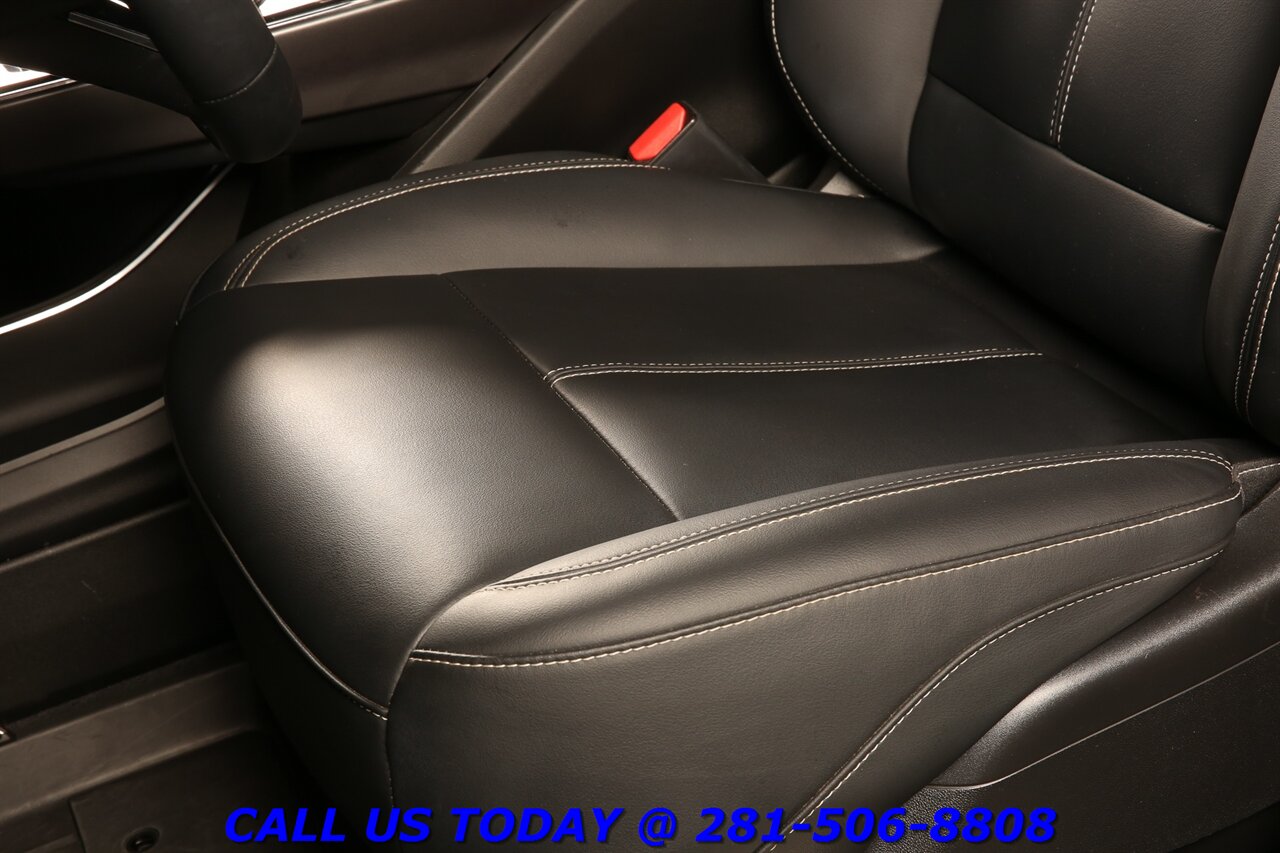 2024 Cadillac LYRIQ 2024 Tech CARPLAY PANO ADAPTcruise 18K Mi - Photo 13 - Houston, TX 77031