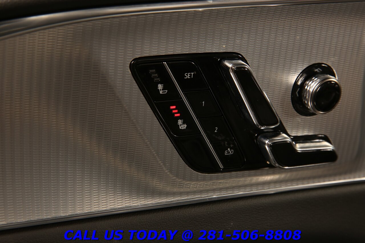 2024 Cadillac LYRIQ 2024 Tech CARPLAY PANO ADAPTcruise 18K Mi - Photo 9 - Houston, TX 77031