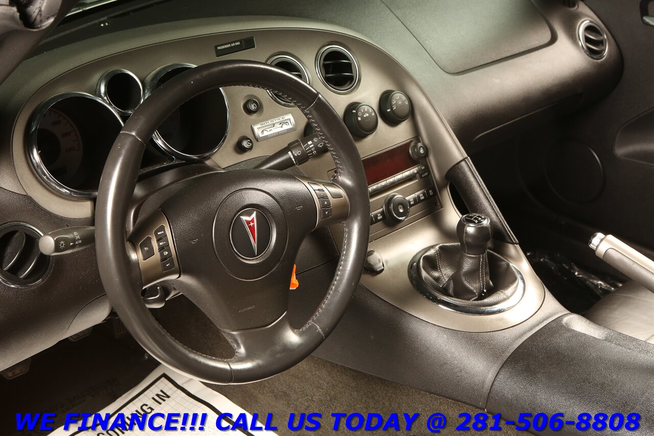 2006 Pontiac Solstice 2006 CONVERTIBLE MANUAL 5-SPEED LEATHER   - Photo 9 - Houston, TX 77031