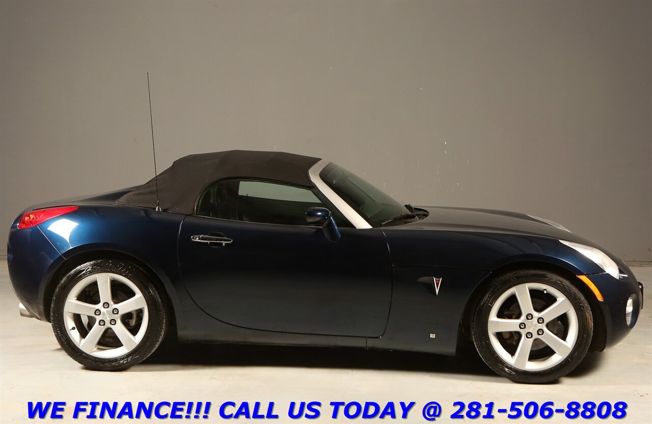 2006 Pontiac Solstice 2006 CONVERTIBLE MANUAL 5-SPEED LEATHER   - Photo 6 - Houston, TX 77031