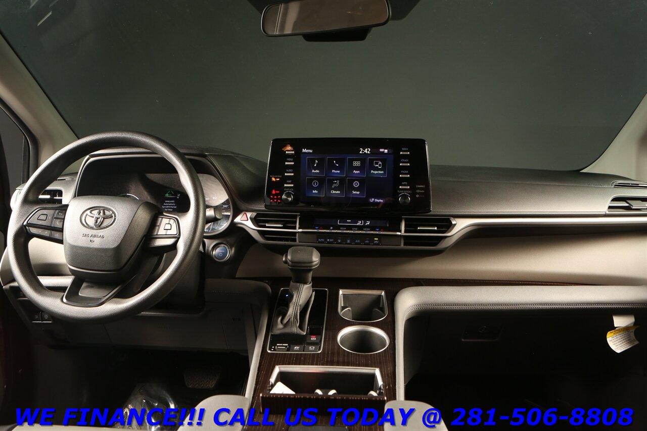 2024 Toyota Sienna 2024 LE+ Hybrid 8PASS BLIND RADAR CRUISE 6K MILES - Photo 3 - Houston, TX 77031