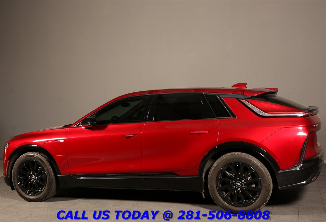 2024 Cadillac LYRIQ 2024 Sport NAV CARPLAY PANO SELFADAPTCRUISE 31K Mi - Photo 4 - Houston, TX 77031