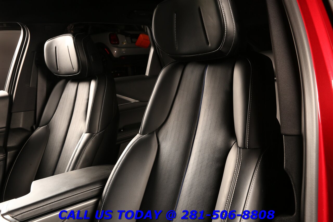 2024 Cadillac LYRIQ 2024 Sport NAV CARPLAY PANO SELFADAPTCRUISE 31K Mi - Photo 12 - Houston, TX 77031