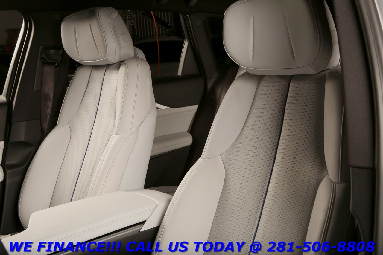 2024 Cadillac LYRIQ 2024 Luxury 1 AWD NAV PANO ADAPT BLIND 13K MLS   - Photo 12 - Houston, TX 77031