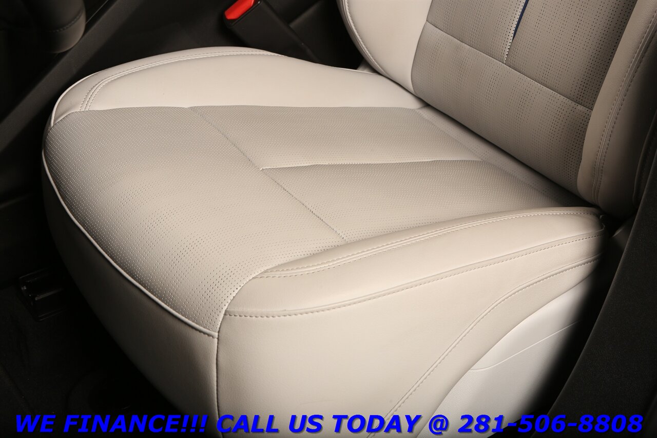 2024 Cadillac LYRIQ 2024 Luxury 1 AWD NAV PANO ADAPT BLIND 13K MLS   - Photo 13 - Houston, TX 77031