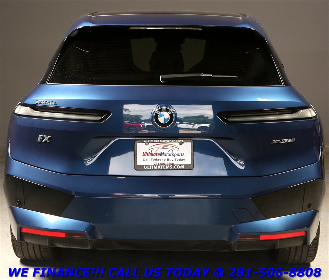 2022 BMW iX 2022 xDrive50 AWD NAV HUD PANO BLIND MASSAGE LUX - Photo 4 - Houston, TX 77031
