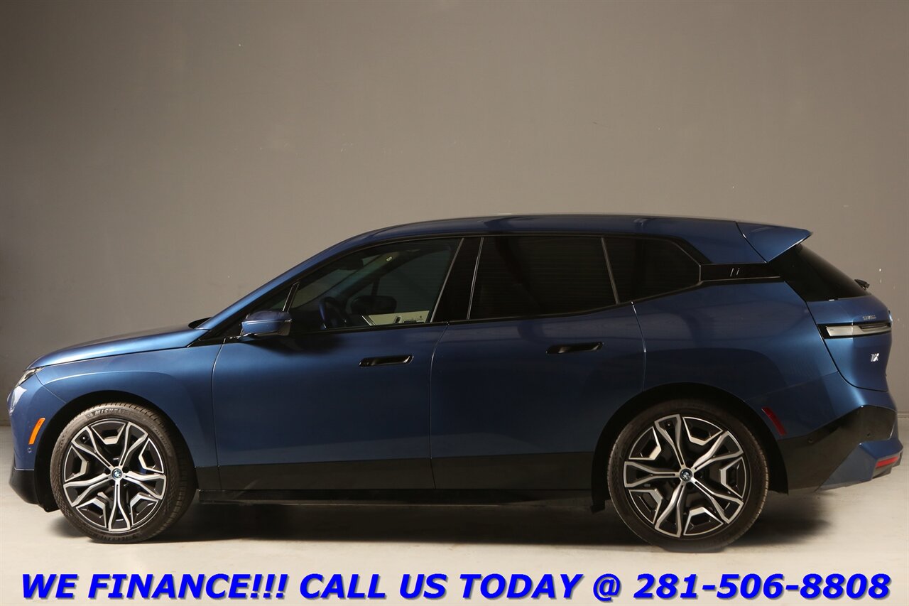 2022 BMW iX 2022 xDrive50 AWD NAV HUD PANO BLIND MASSAGE LUX - Photo 3 - Houston, TX 77031