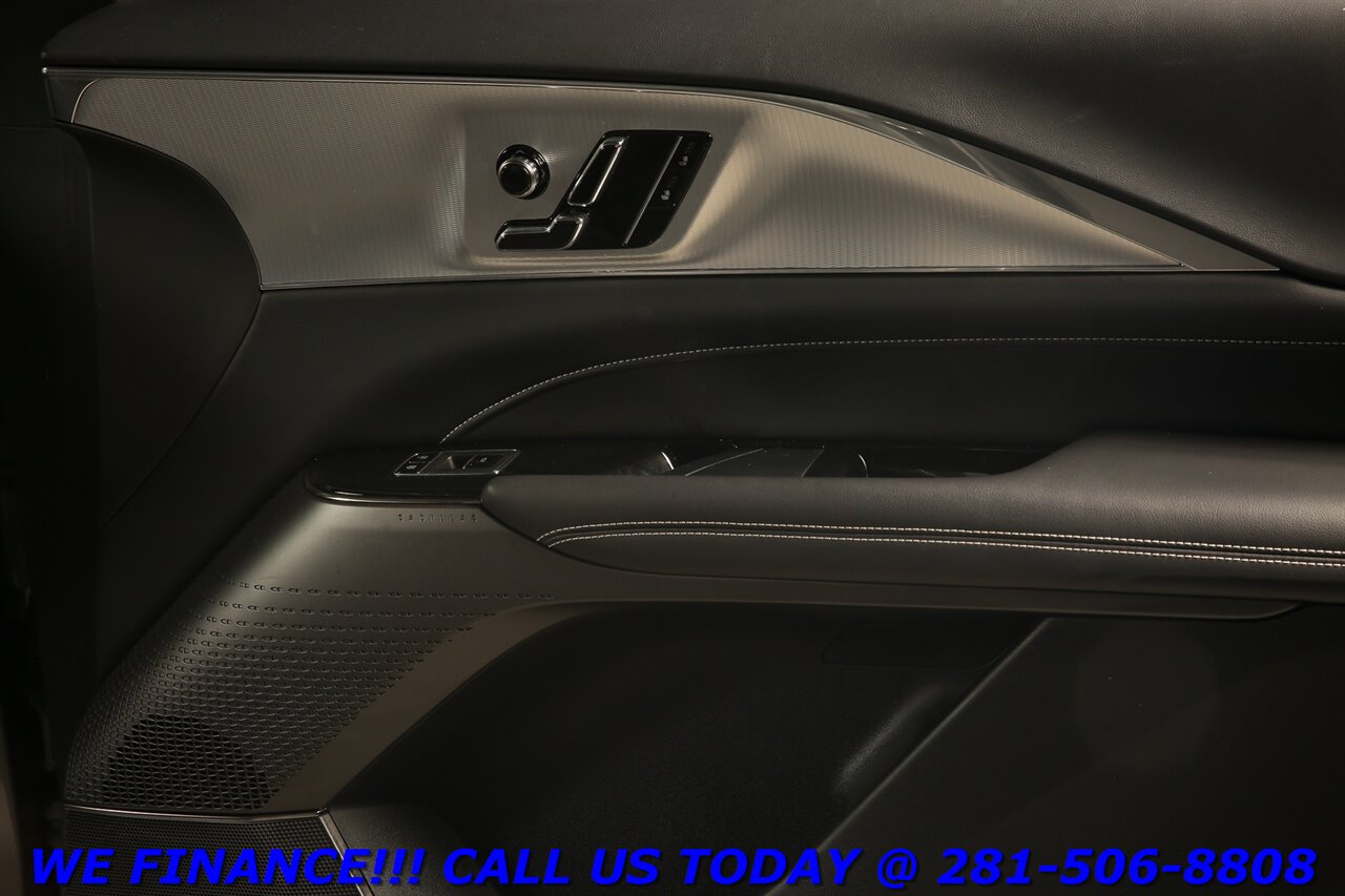 2024 Cadillac LYRIQ 2024 Tech NAV PANO ADAPT BLIND 25K MLS!!   - Photo 18 - Houston, TX 77031