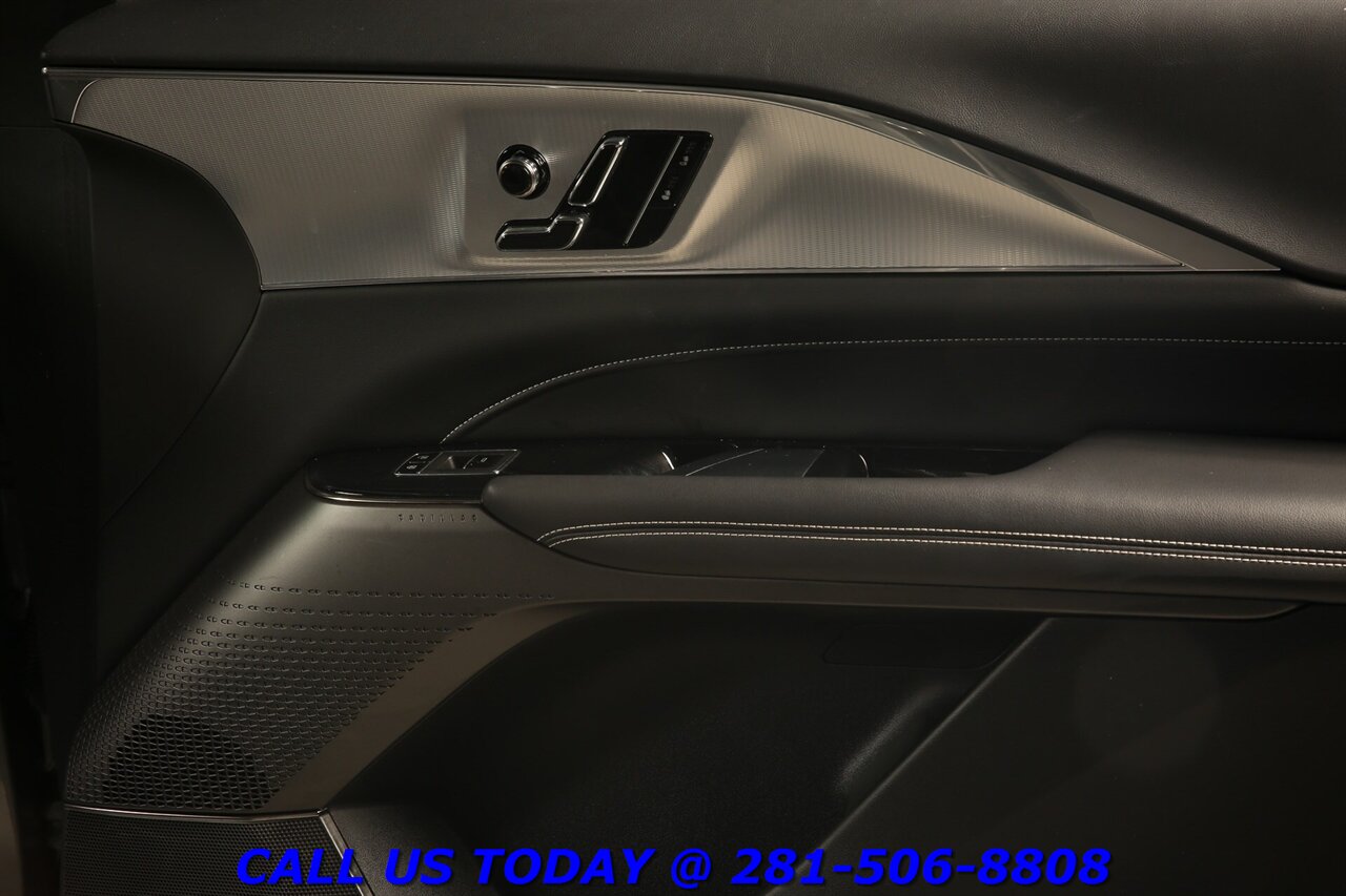 2024 Cadillac LYRIQ 2024 Tech NAV PANO ADAPT BLIND 25K MLS!! - Photo 18 - Houston, TX 77031