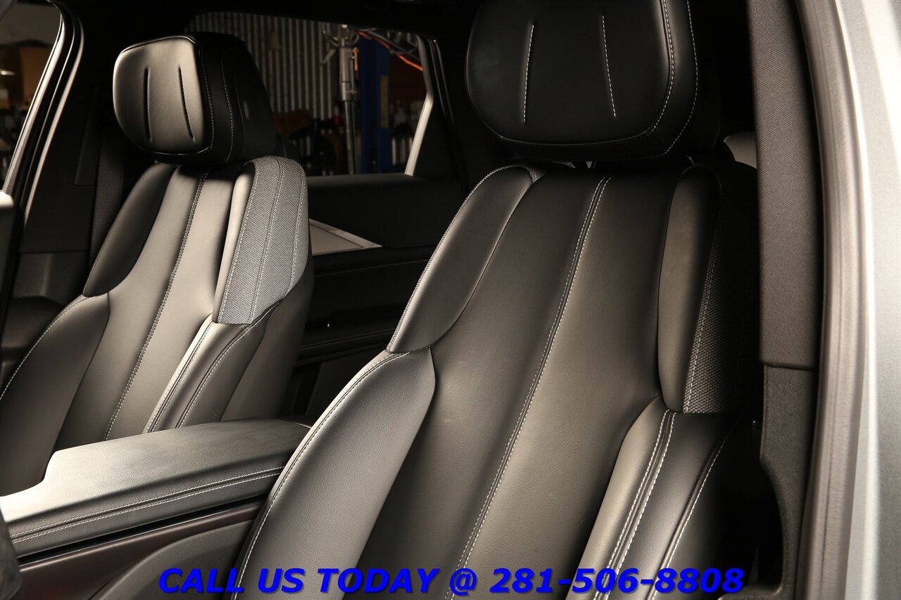 2024 Cadillac LYRIQ 2024 Tech NAV PANO ADAPT BLIND 25K MLS!! - Photo 12 - Houston, TX 77031