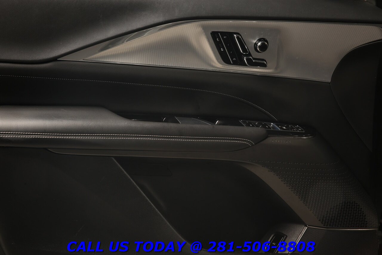 2024 Cadillac LYRIQ 2024 Tech NAV PANO ADAPT BLIND 25K MLS!! - Photo 9 - Houston, TX 77031