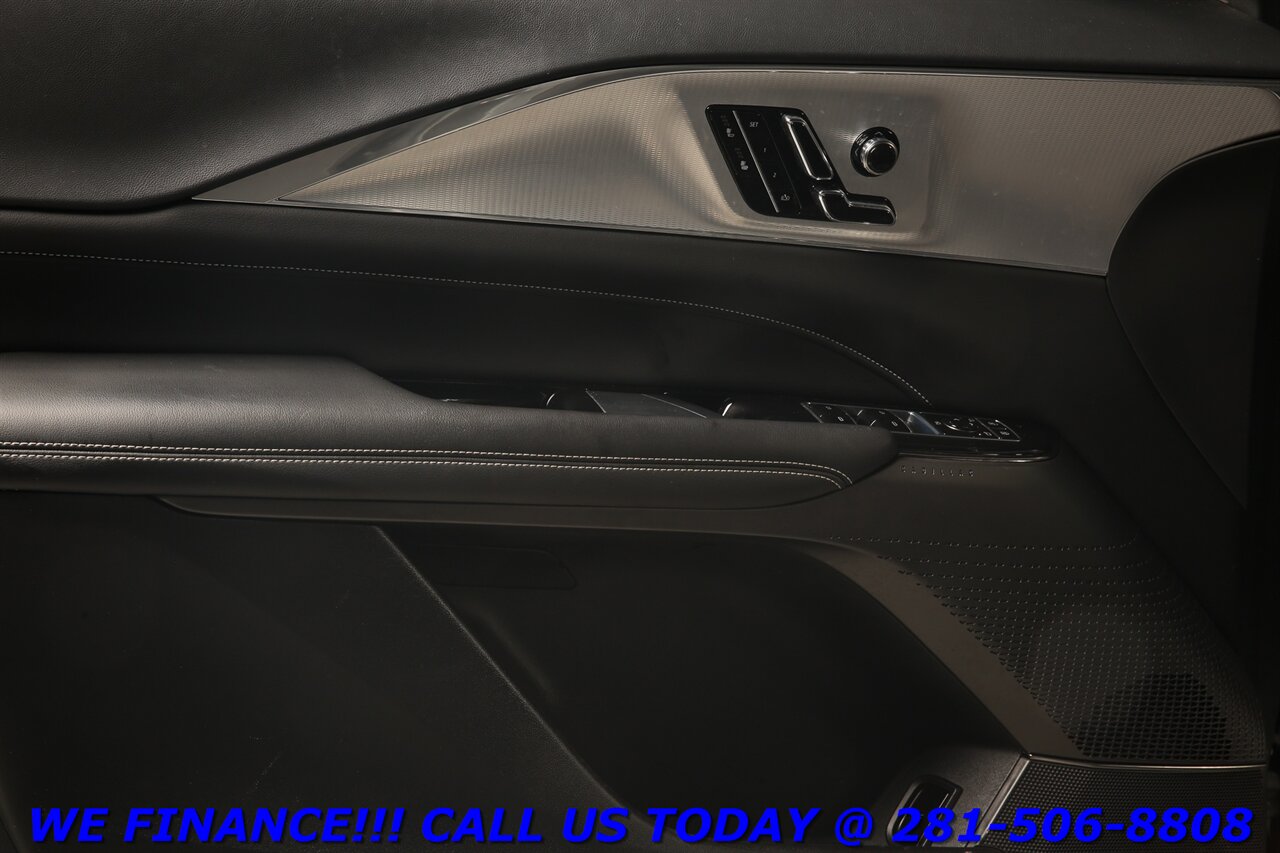 2024 Cadillac LYRIQ 2024 Tech NAV PANO ADAPT BLIND 25K MLS!!   - Photo 9 - Houston, TX 77031