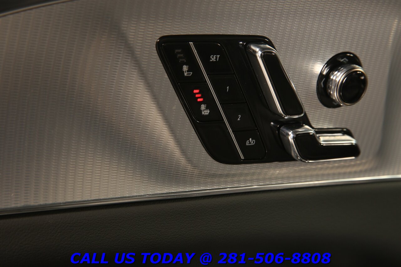 2024 Cadillac LYRIQ 2024 Tech NAV PANO ADAPT CRUISE BLIND 17K MLS!!!   - Photo 10 - Houston, TX 77031